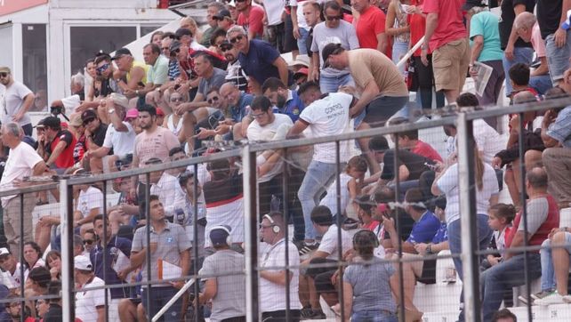 Hincha de Patronato se descompensó durante el partido y fue trasladado de urgencia