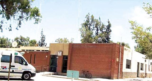 Una mujer vive en un hospital con sus dos hijas por miedo a su pareja