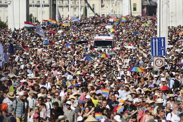 Pese a la prohibición, la marcha por los derechos LGBT en Budapest batió récords