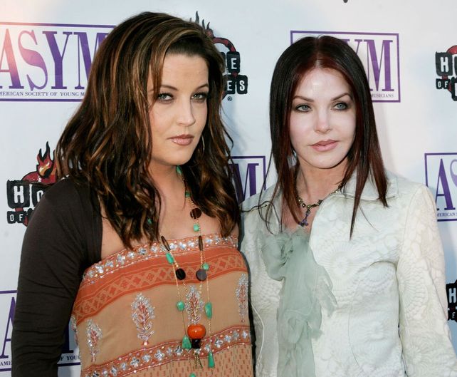 Lisa Marie Presley junto a su madre, Priscilla. La única hija del matrimonio falleció en 2023.