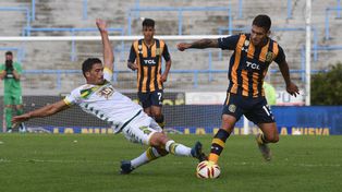 Aprovechó la chance. Rodrigo Villagra se destacó en su función de 5 de contención. Ahora el DT decidirá si sigue entre los once.