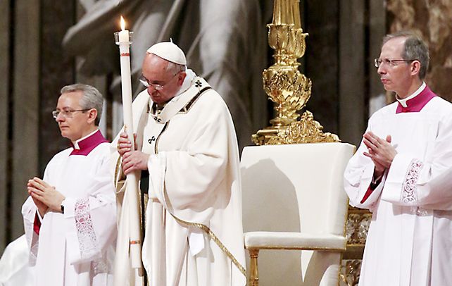 Vísperas. El Papa presidió el oficio en al basílica de San Pedro.