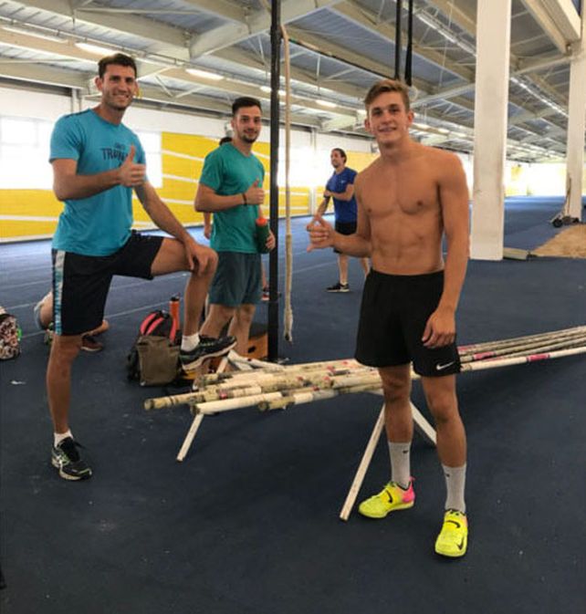 Pablo Zaffaroni junto al atleta olímpico