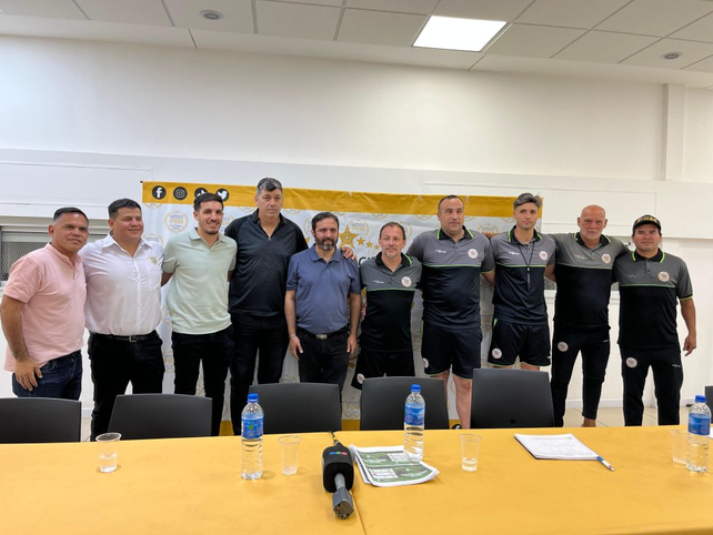 El cuerpo técnico de PSM Fútbol que está jugando el Regional Amateur.