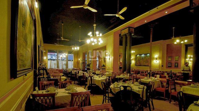 Las reservas en restaurantes para Año Nuevo superan ampliamente a las de Navidad. Las reservas en restaurantes para Año Nuevo superan ampliamente a las de Navidad.
