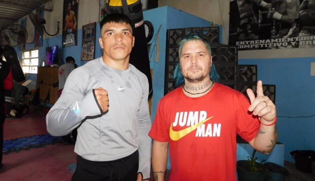 Emiliano Pucheta&nbsp;junto a su entrenador Totino Diógenes Caunedo en el Thunder Box.
