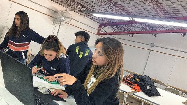 Alumnos. De la escuela Técnica Bourren Meyer de San Salvador.