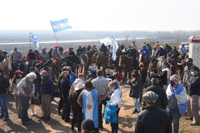 Hoy habrán una nueva protesta de ganaderos e isleños a la vera de la traza a Victoria.