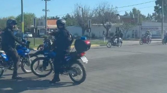 Cientos de motociclistas coparon la avenida San José de Calasanz para participar del video de Turko al Corte.