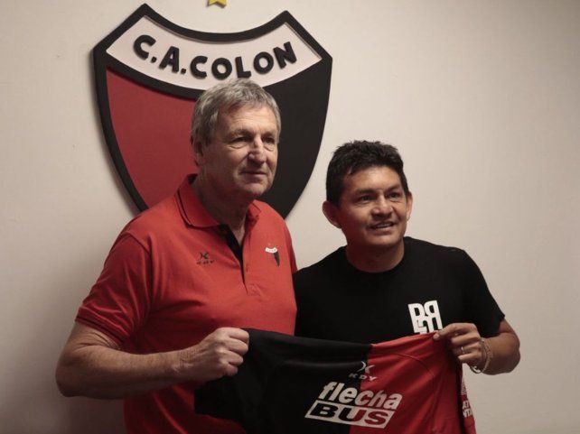 Colón hizo oficial el retorno del Pulga Rodríguez Colón hizo oficial el retorno del Pulga Rodríguez