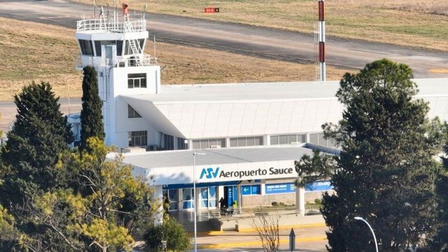 Avión que sobrevoló una hora Santa Fe: confirman que no había personal en la torre de control