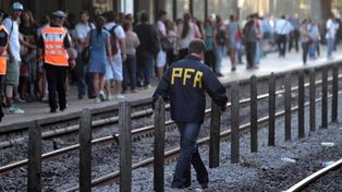 Ocho personas cayeron de un tren en movimiento en Palermo