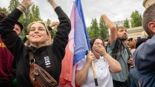 Contundente golpe a la ultraderecha y al oficialismo en Francia. El triunfo de la izquierda en Francia empuja a negociaciones para formar gobierno