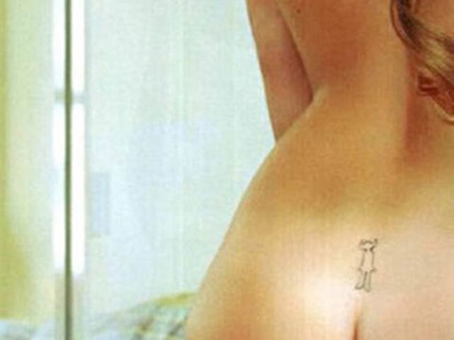 Micaela Breque le dedicó un tatuaje hot a Jamiroquai, que llega al país