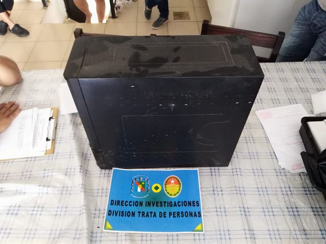 Un docente fue denunciado por acosar por internet a una alumna