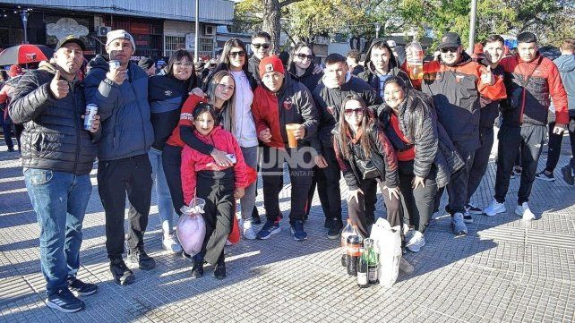 El color, calor y pasión de los hinchas de Colón para el cotejo ante All Boys
