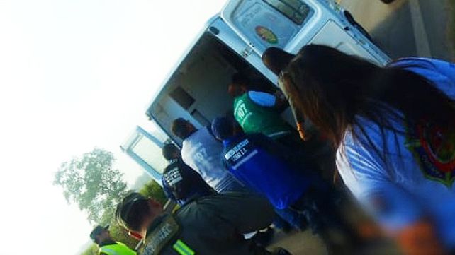 Iban al almuerzo del Día del Bombero y pararon a asistir a un hombre al costado de la ruta