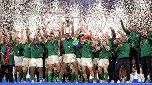 Sudáfrica festeja la obtención de la cuarta Copa del Mundo tras imponerse a los All Blacks.