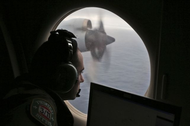 Un avión de vigilancia neocelandés con cámaras especiales intentó sin éxito volver a divisar objetos que otra tripulación había avistado el sábado en la superficie del mar.
