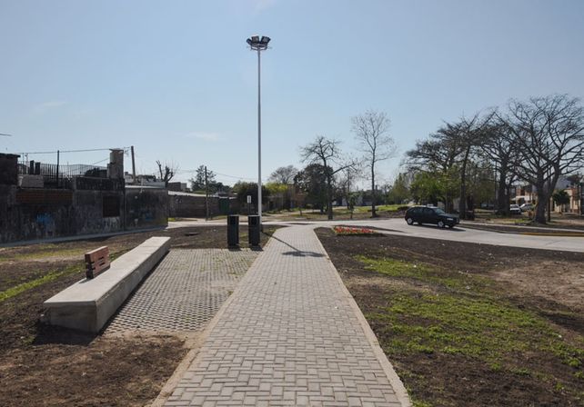 Habilitaron un nuevo cruce pavimentado que une los barrios Villa María Selva y Sargento Cabral