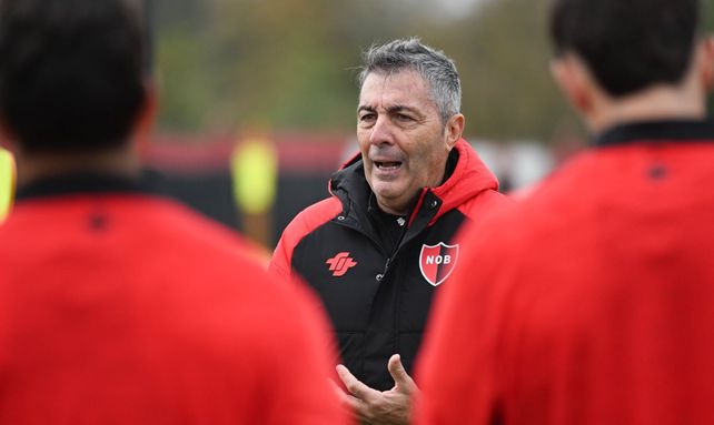 Fran Kudelka recibió buenas noticias y Newells recuperó a dos mediocampistas.