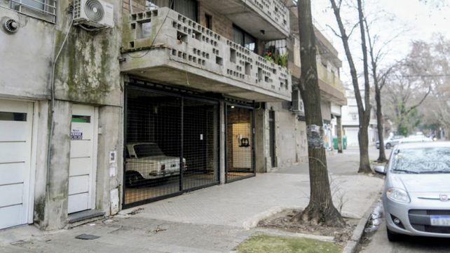 Femicidio en barrio Agote. Débora Giuliana Bordón fue apuñalada en el cuello en el departamento de Crespo 516