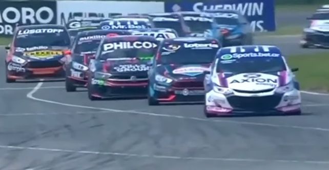 Largada de la Clase 3 con Canapino al frente, delante de Marques. Así estuvieron hasta el final.