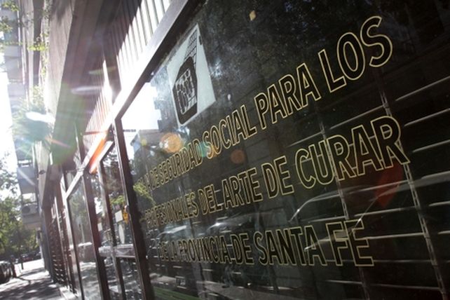 Disputa. Santa Fe va por una caja propia y por separarse del Arte de Curar.