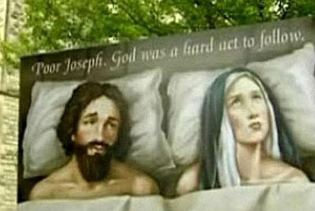 Polémicas imágenes angelicales de Navidad