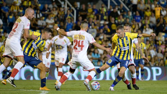 Ruben fue uno de los pocos que salvó la ropa en Central. El 9 anotó de penal.