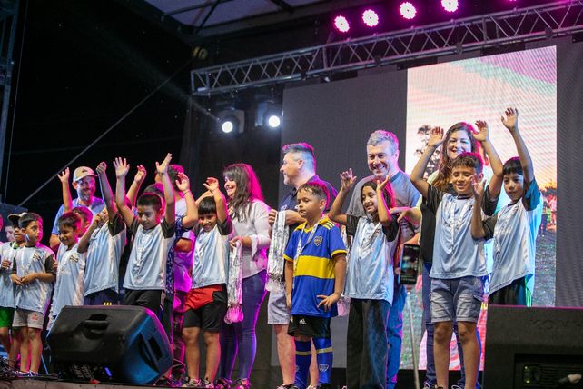 Cientos de deportistas de Timbúes cerraron las actividades del año con una gran fiesta