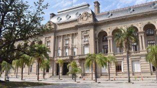 Además de la discusión salarial, en las negociaciones paritarias también se debate por el pase a planta de los trabajadores contratados por la Provincia.