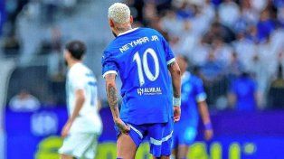 Neymar salió lesionado a poco de ingresar en la victoria de Al-Hilal por la AFC Champions League.