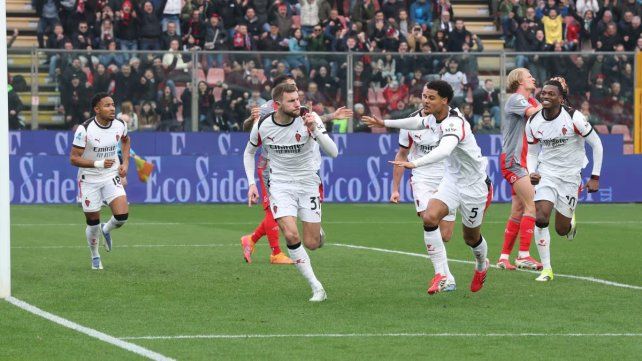 Milan venció a Cremonese en el final y llega con vida al clásico ante Inter