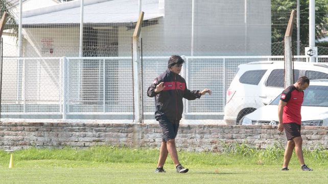 Motivado. Rubén Forestello siguió de cerca el trabajo de sus dirigidos. El DT espera tener un semestre exitoso.