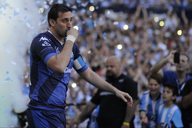 Rendidos a sus pies: emotiva despedida de Diego Milito