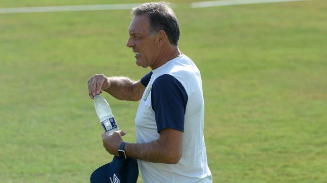 Russo sabe que su equipo debe mejorar como visitante y analizará todo hasta último momento.