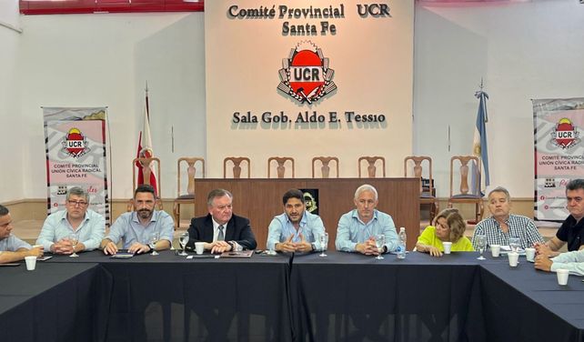 El cónclave. Maximiliano Pullaro encabezó las conversaciones en el comité provincial de la UCR.