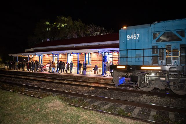 La puesta en valor de la estación de tren conforma un espacio recuperado para disfrutar en familia y celebrar la historia local.