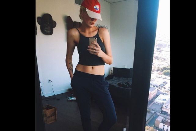 La hija de Kim Basinger y Alec Baldwin, belleza desnuda