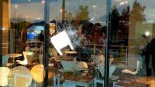 Barras de Platense destrozaron un shopping que se opone a que el equipo juegue el finde