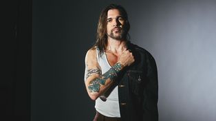 El regreso de Juanes con material propio: más serio, pero también cool