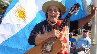 Falleció El Tape Chaná, reconocido payador uruguayo que dejó su huella en Entre Ríos. En las redes sociales colegas, jinetes y admiradores lo despidieron