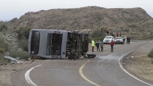 Culpan al chofer del micro por el vuelco en Mendoza con 15 muertos