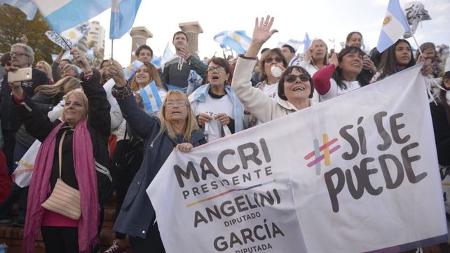 No vamos a mirar callados cómo nos roban el futuro, dijo Macri en Parque España