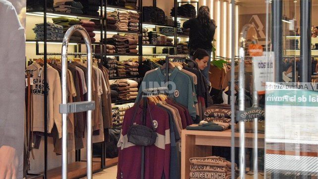Vender más y ganar menos: solo uno de cada tres comercios santafesinos creció de verdad en mayo