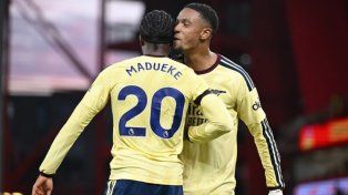 Arsenal venció a Nottingham Forest y se mantiene a tres puntos del City
