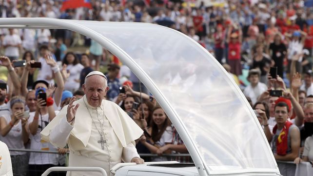 El papa Francisco se despidió de Polonia con críticas al éxito a cualquier precio