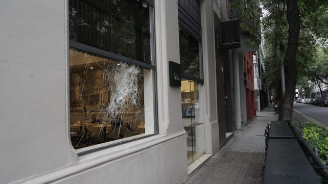 Intento de robo barrio Martin. El bar de Mendoza y Alem fue atacado a piedrazos. A pesar del percance la actividad era normal en el local