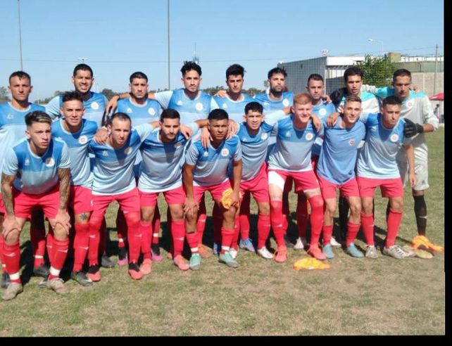 Los helvéticos de fiesta . Tiro Suizo goleó a Leones y de esta manera llegó a la Primera A.&nbsp;